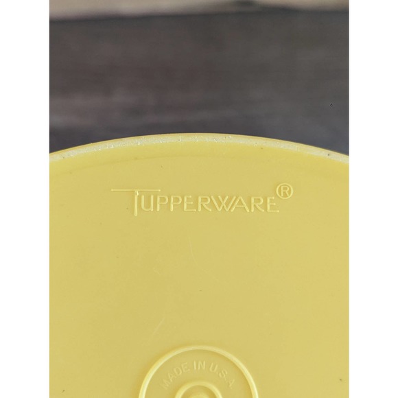Vintage 70s Tupperware / Yellow Servalier Canister With Lid - Picture 5 of 8